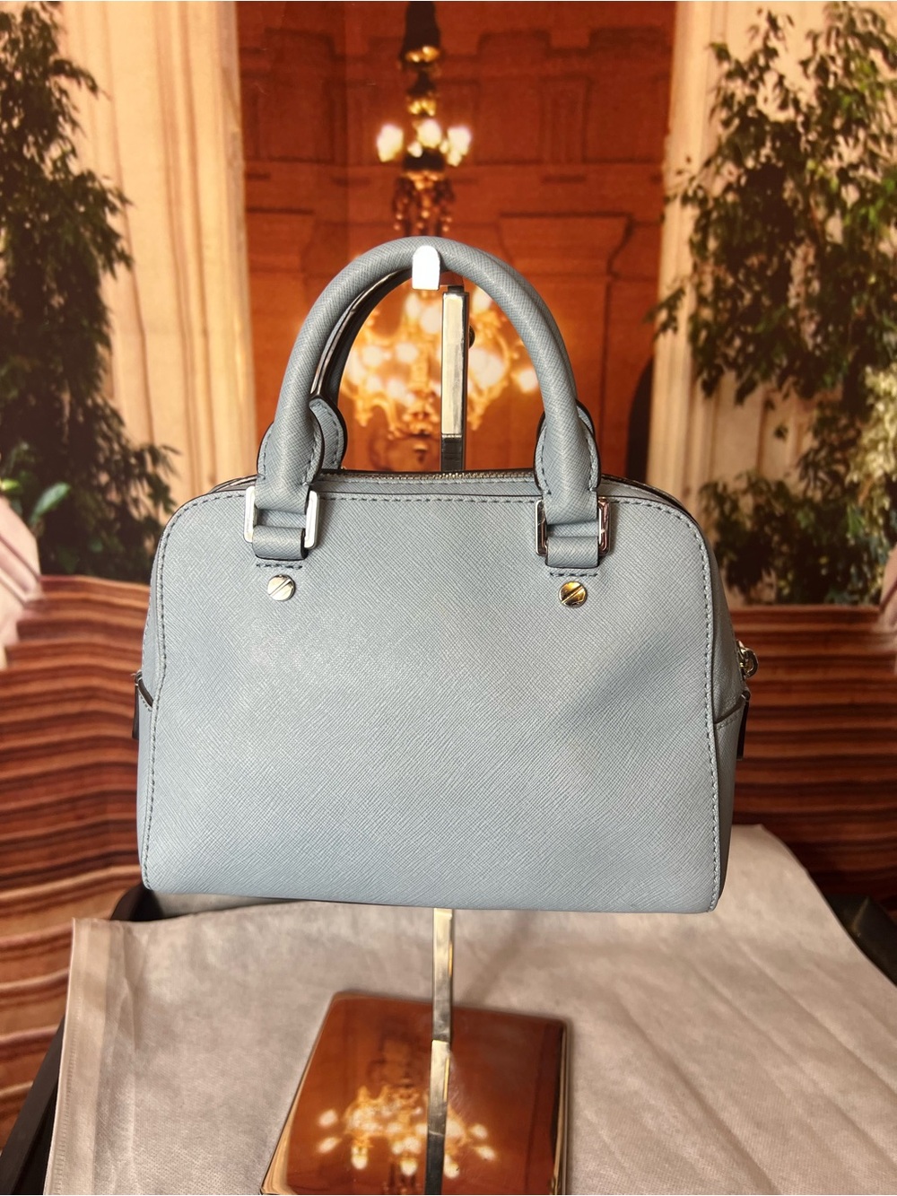 Michael Kors Savannah small satchel is crafted from baby blue saffiano leather - Picture 6 of 17